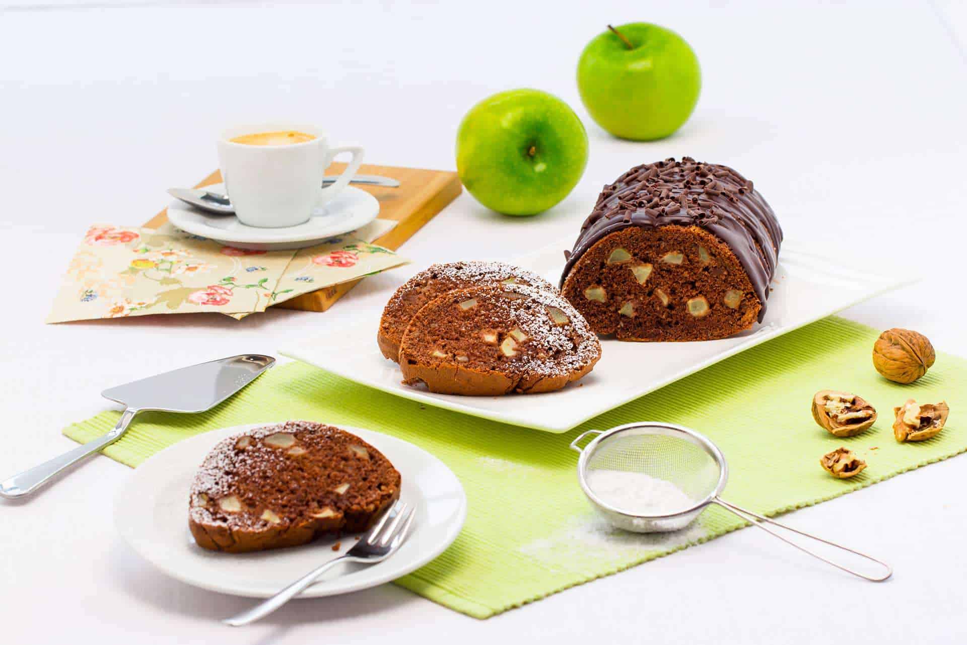 Apfel-Nusskuchen bei Salzburg schmeckt