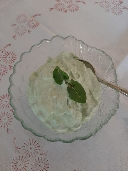 Süße Sauerampfercreme bei Salzburg schmeckt