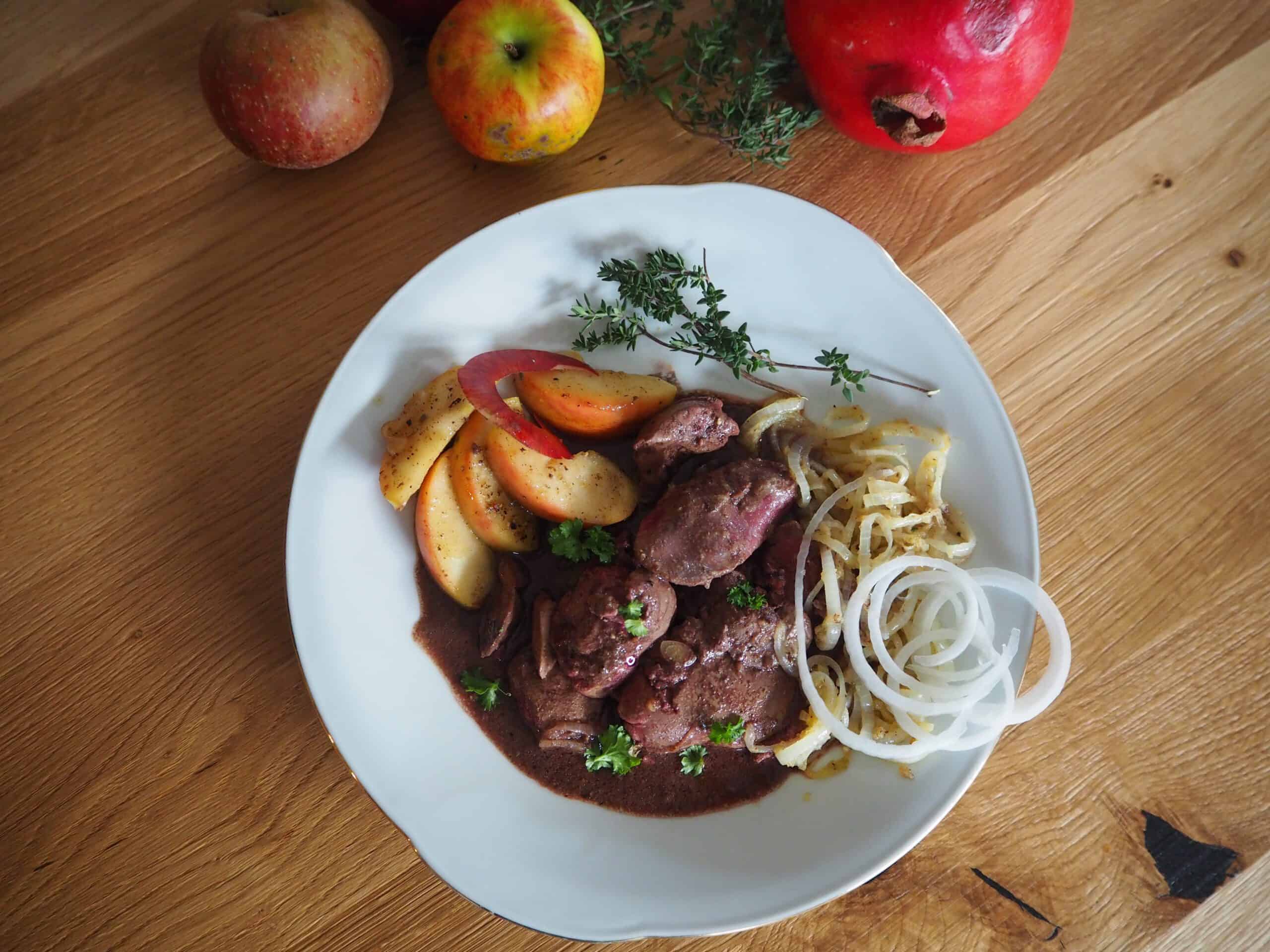 Geflügelleber mit Äpfel und Zwiebel   bei Salzburg schmeckt