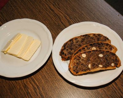 Kletzenbrot bei Salzburg schmeckt