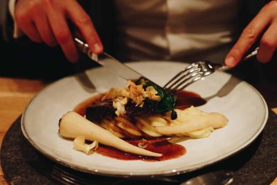 Leoganger Rehschnitzel bei Salzburg schmeckt