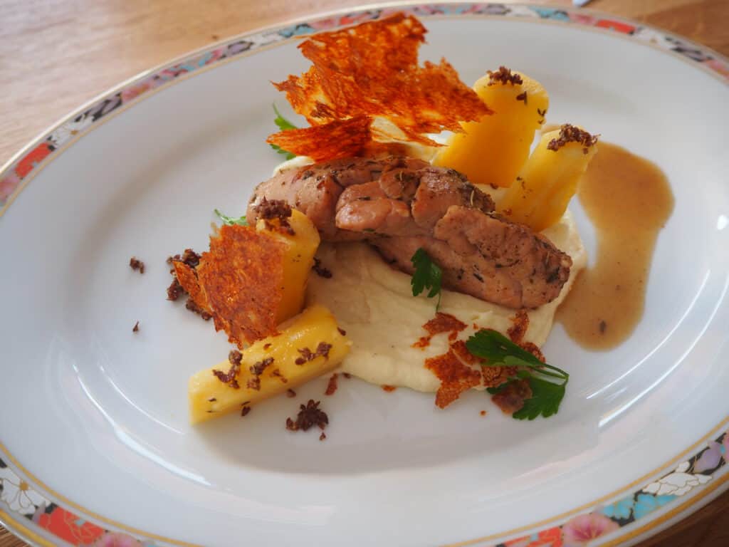 Kalbsbries mit Pastinake und Molke bei Salzburg schmeckt