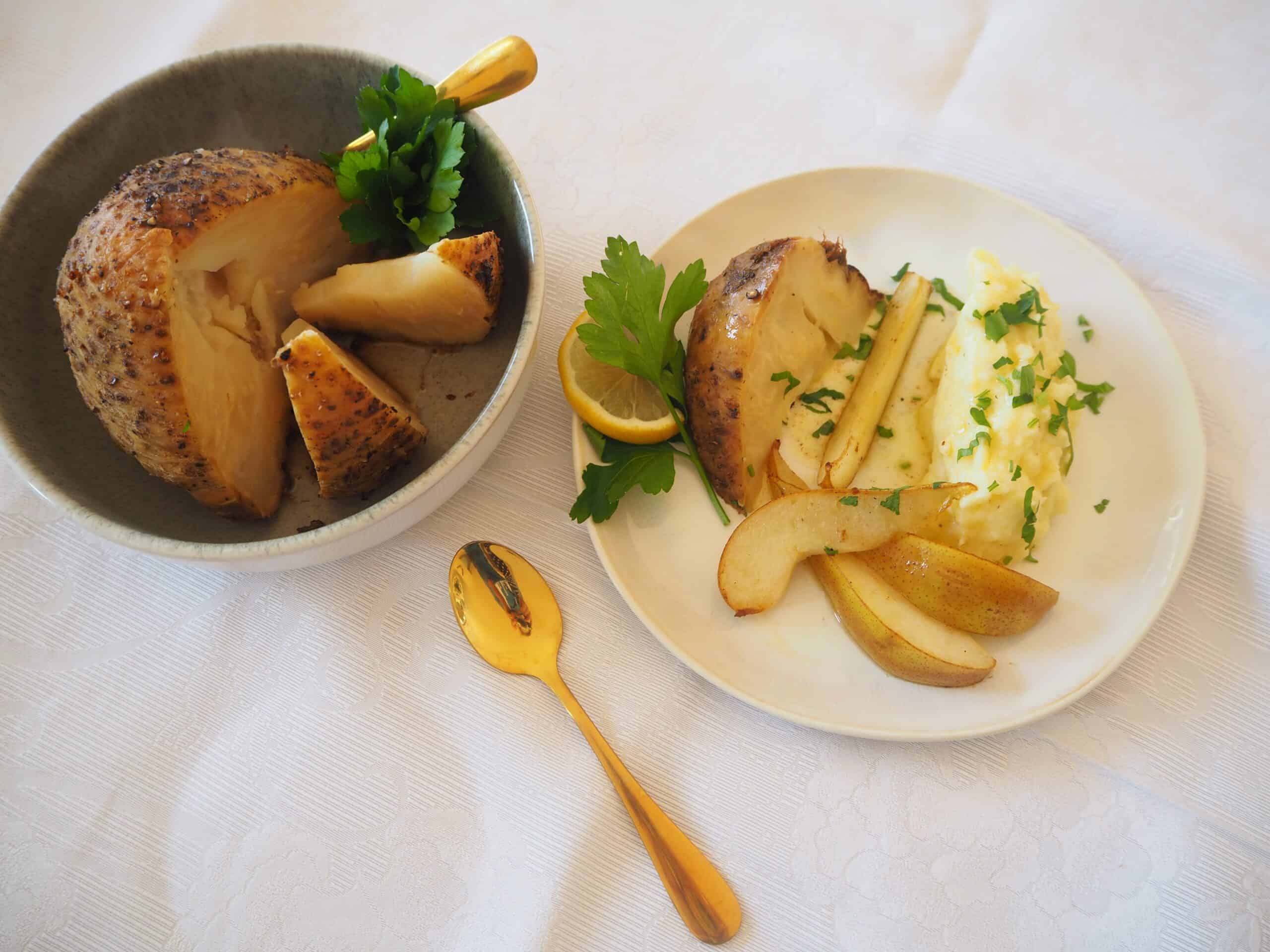 Ofensellerie mit Kartoffel-Kren-Püree und Schmorbirnen bei Salzburg schmeckt