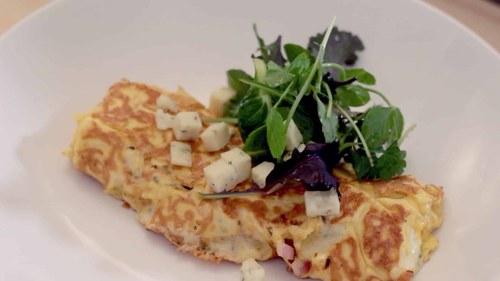 Omelette mit Heukräuter-Käse bei Salzburg schmeckt