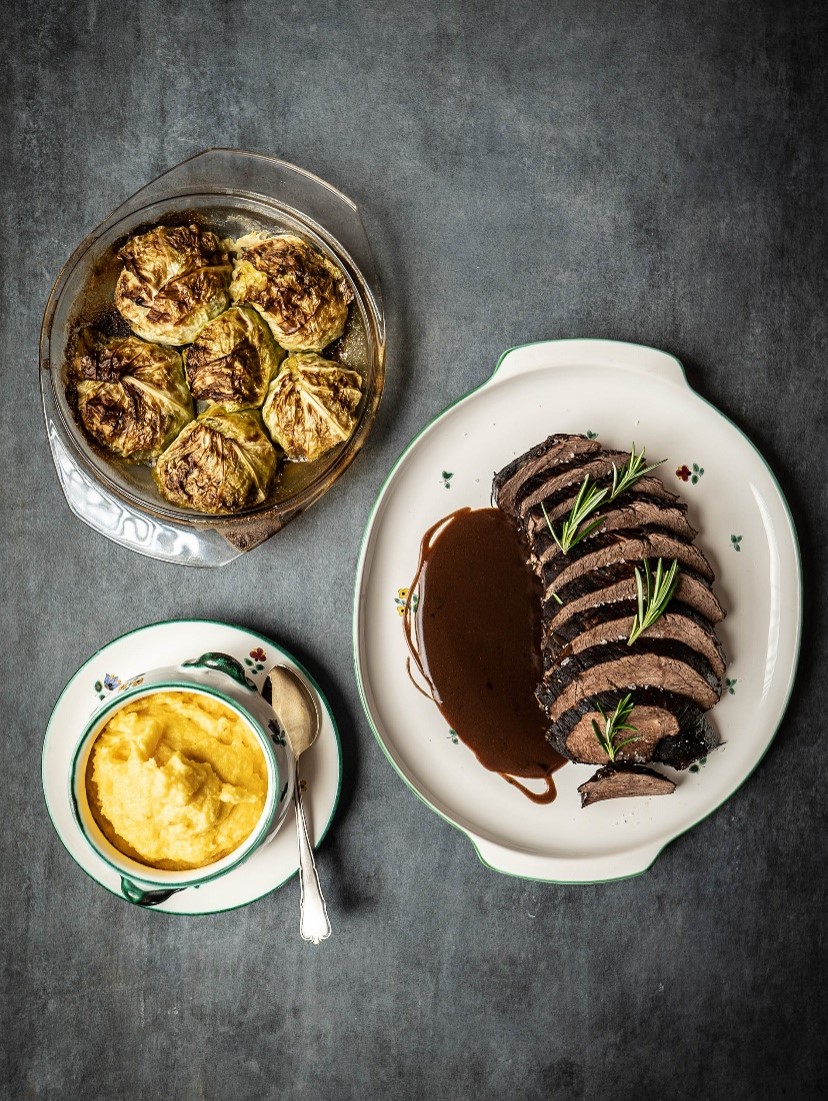 Rinderbraten mit Wirsingknödel und Rahmpolenta bei Salzburg schmeckt