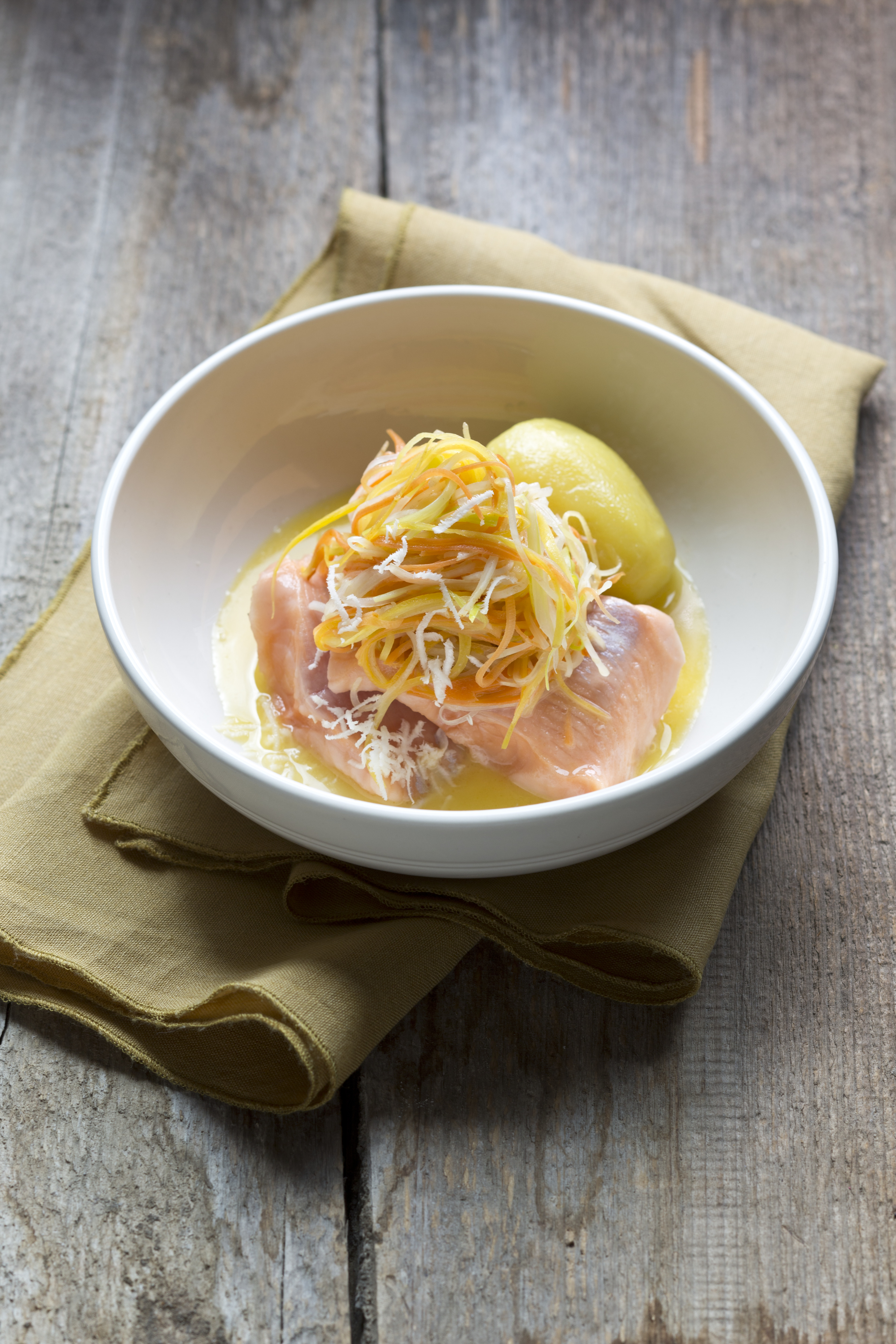 Wurzel-Saibling mit Schnittlauch und Kren bei Salzburg schmeckt