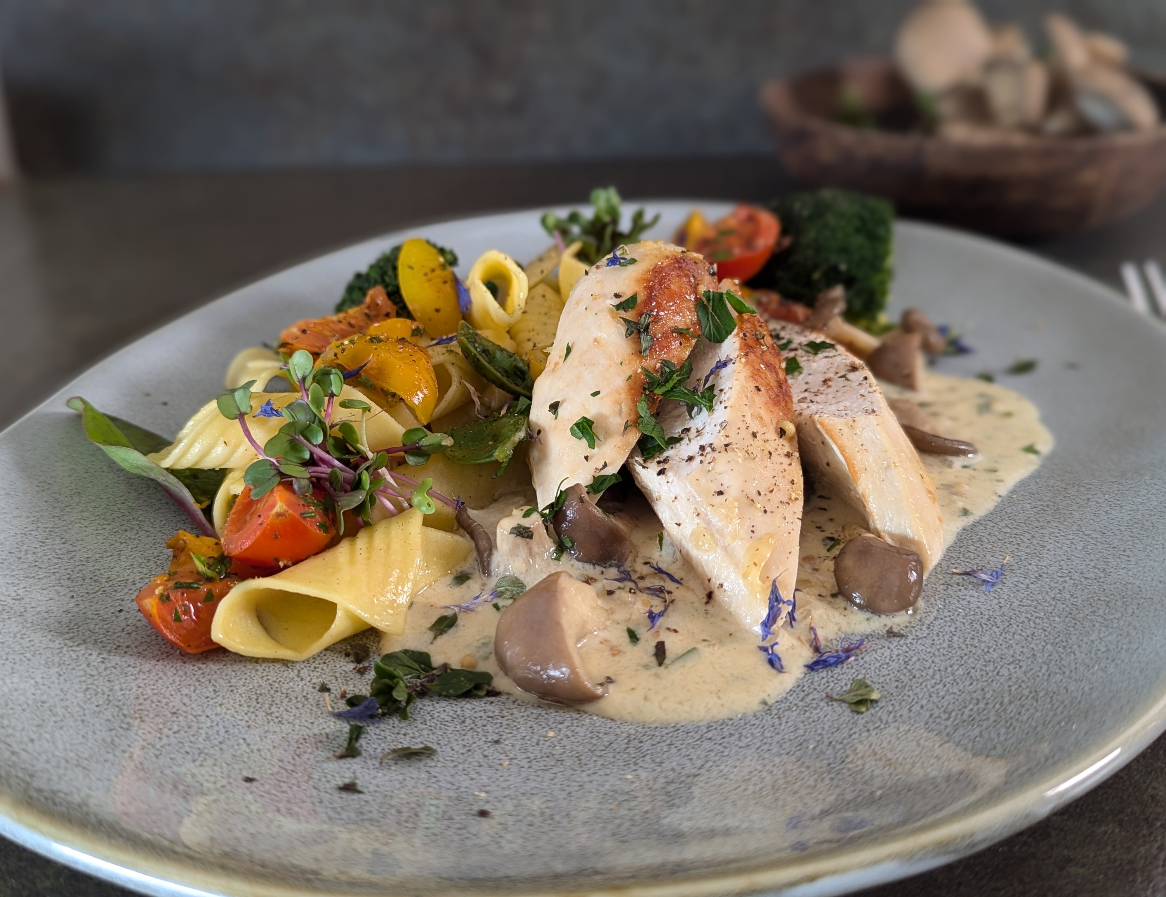 Hendlfilet mit Austernpilzen bei Salzburg schmeckt