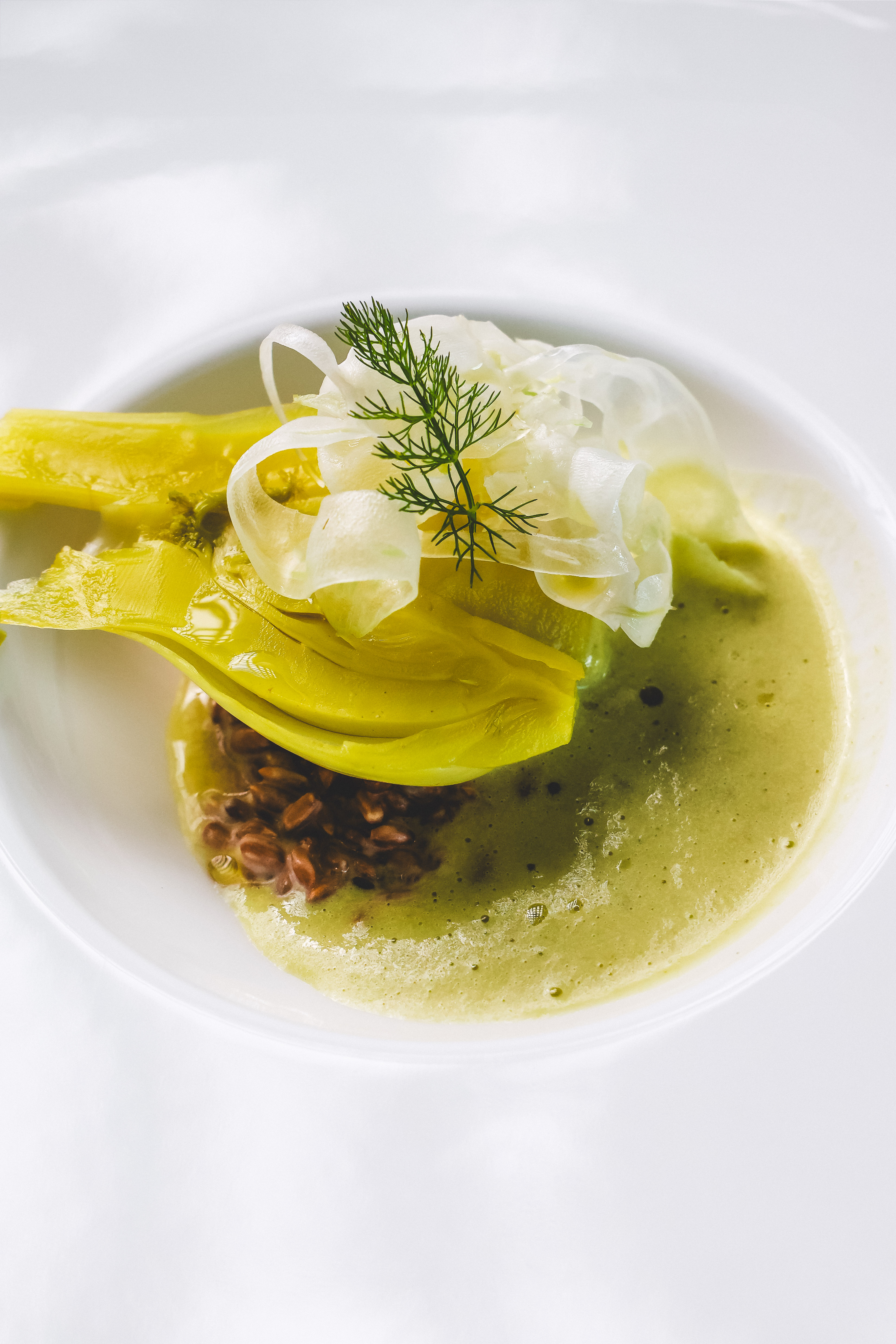 Fenchel mit Tauernroggen, Fichte und Leindotteröl bei Salzburg schmeckt