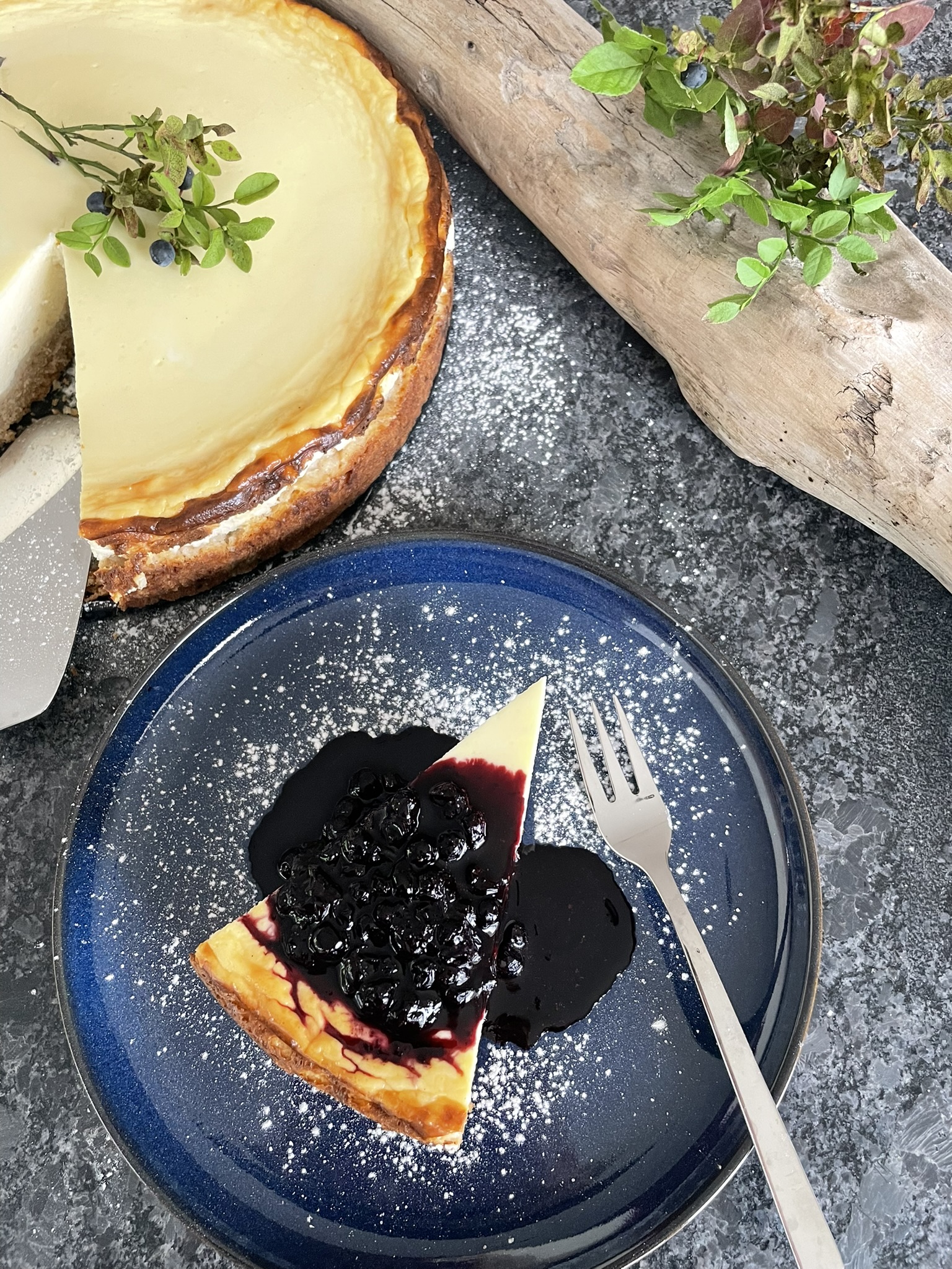 Skyr-Schwarzbeer-Torte bei Salzburg schmeckt