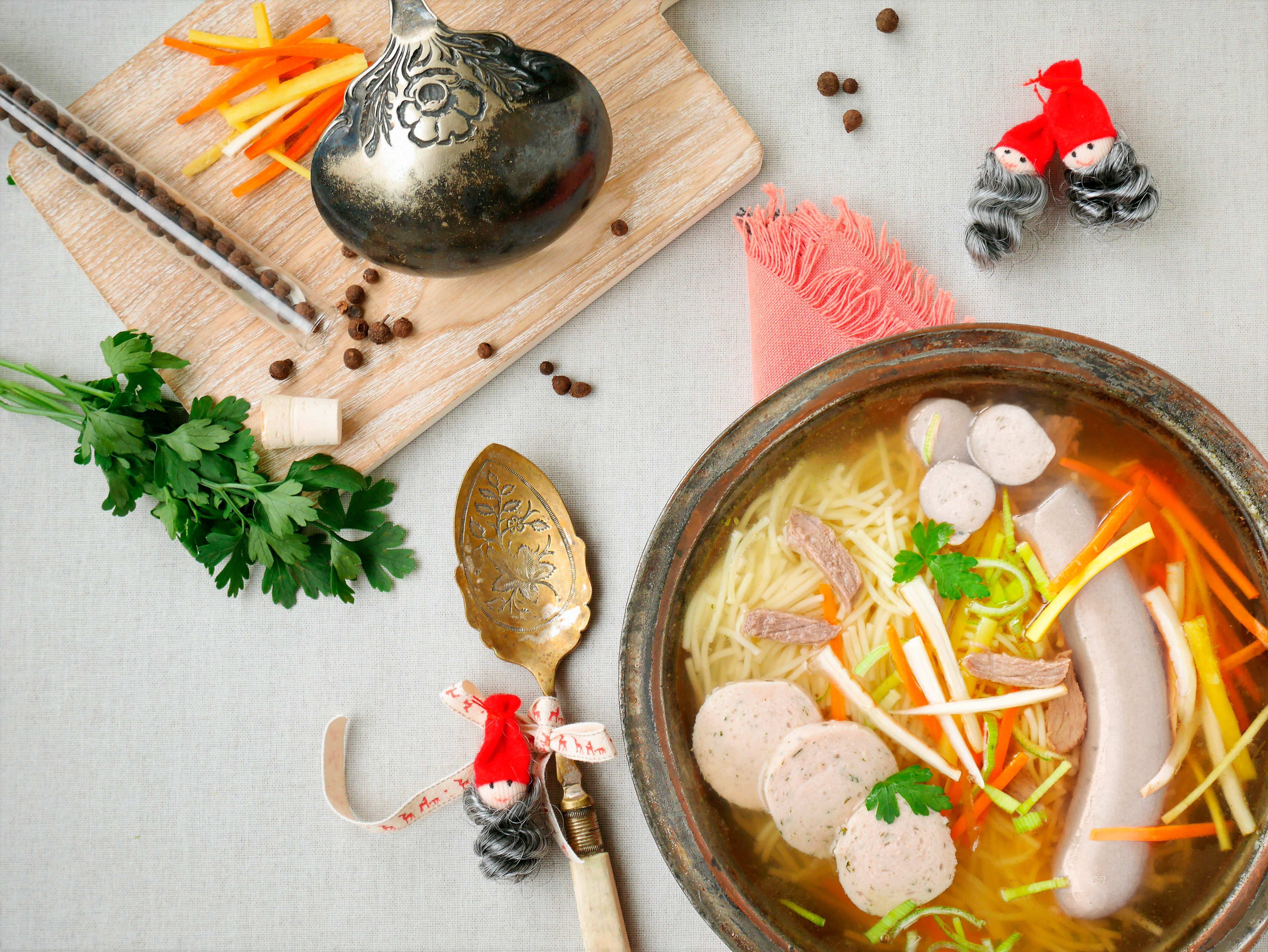 Salzburger Mettensuppe bei Salzburg schmeckt