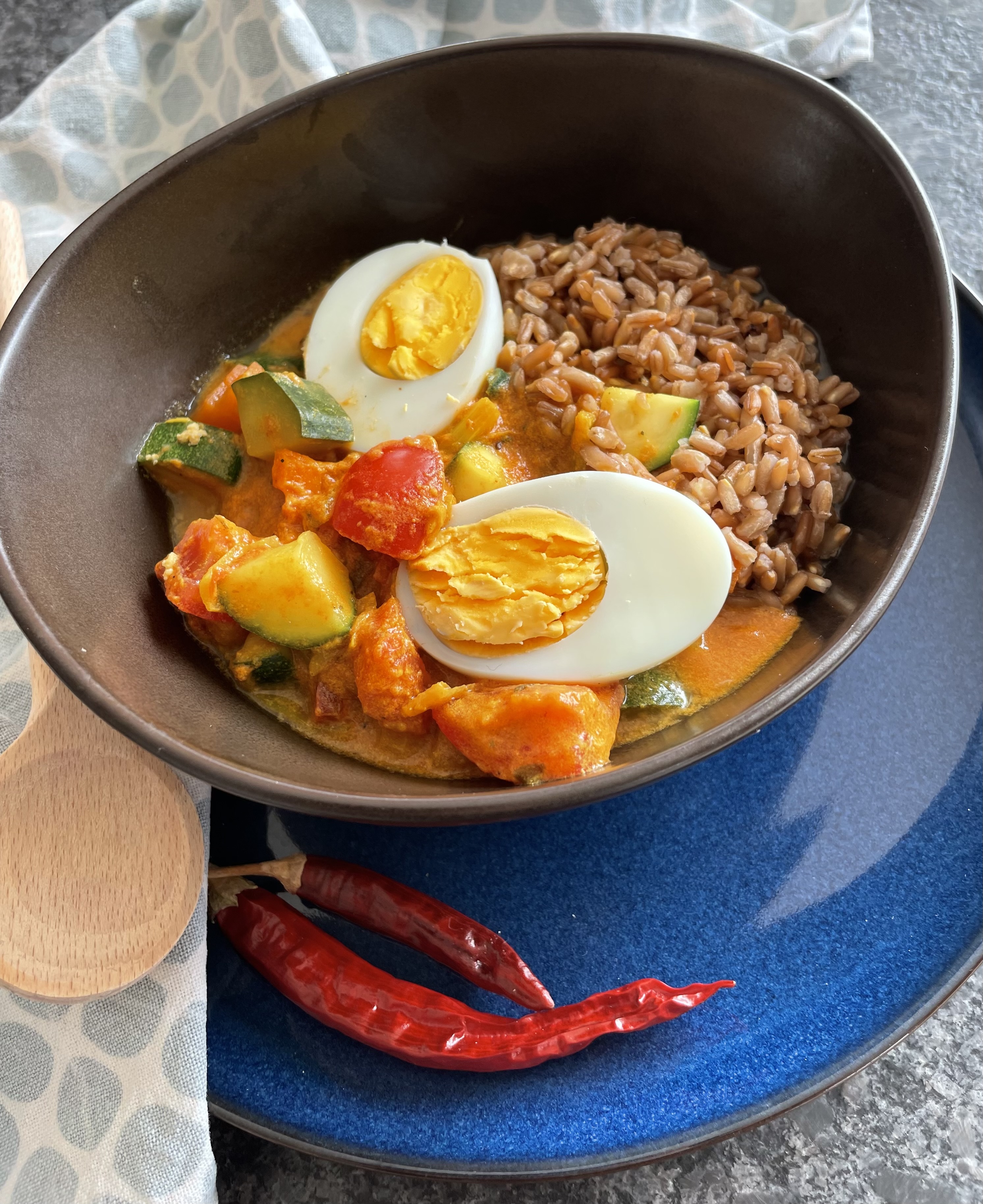 Eier-Curry mit Roggenreis bei Salzburg schmeckt