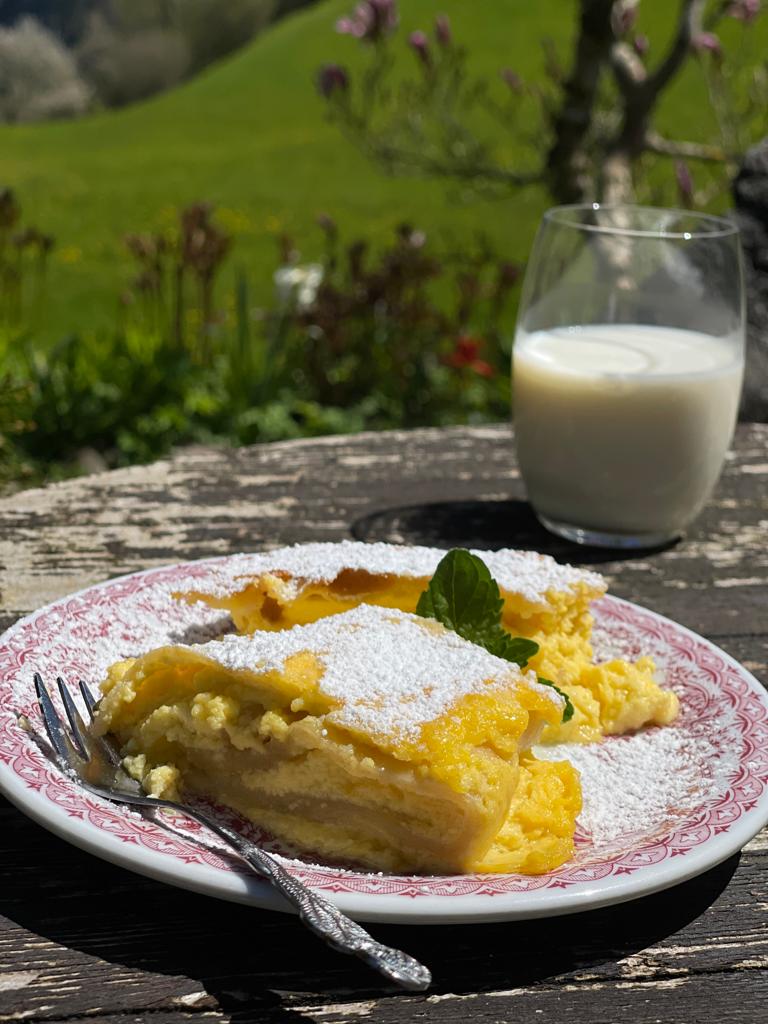 Milchrahmstrudel bei Salzburg schmeckt