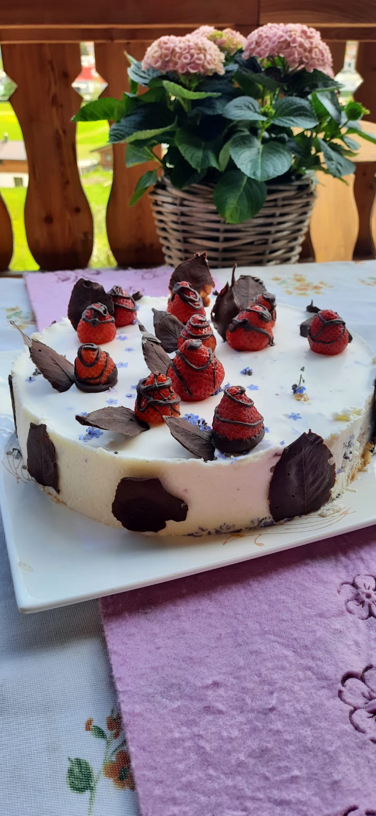 Vergissmeinnicht-Torte bei Salzburg schmeckt