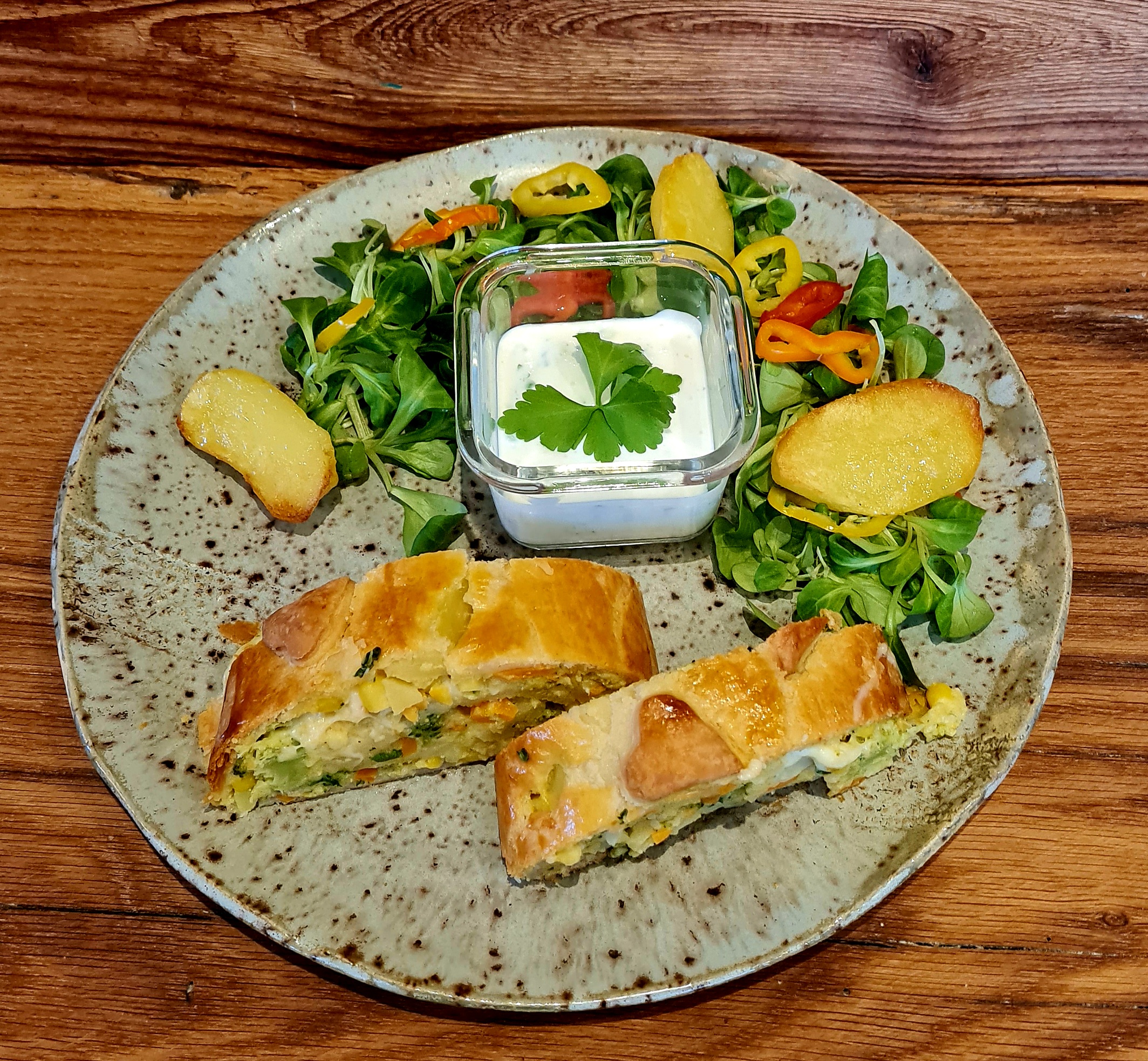 Gemüsestrudel aus Topfenblätterteig bei Salzburg schmeckt