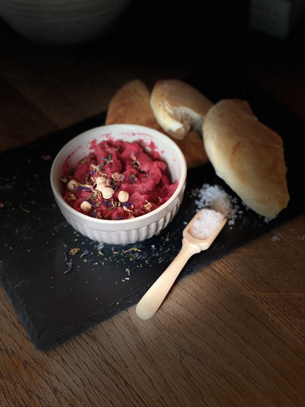 Rote-Rüben-Humus bei Salzburg schmeckt