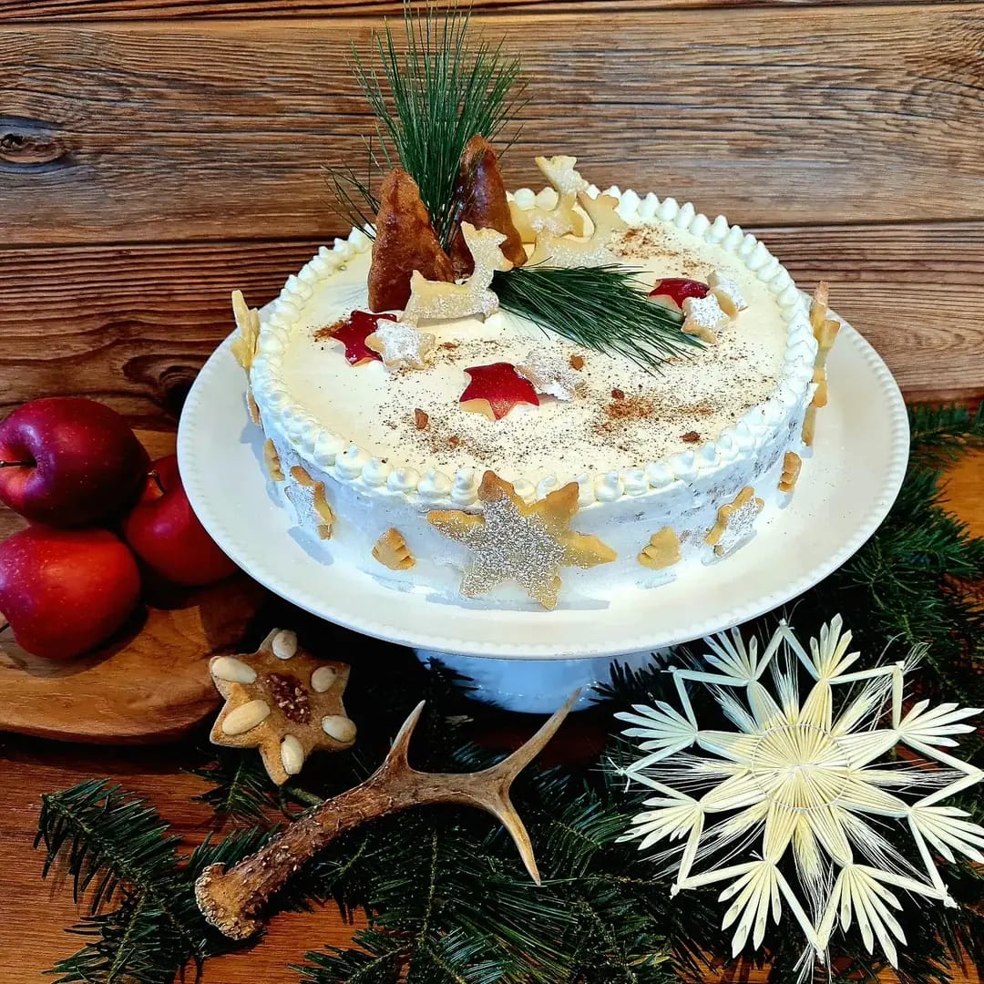 Weihnachtliche Apfeltorte bei Salzburg schmeckt