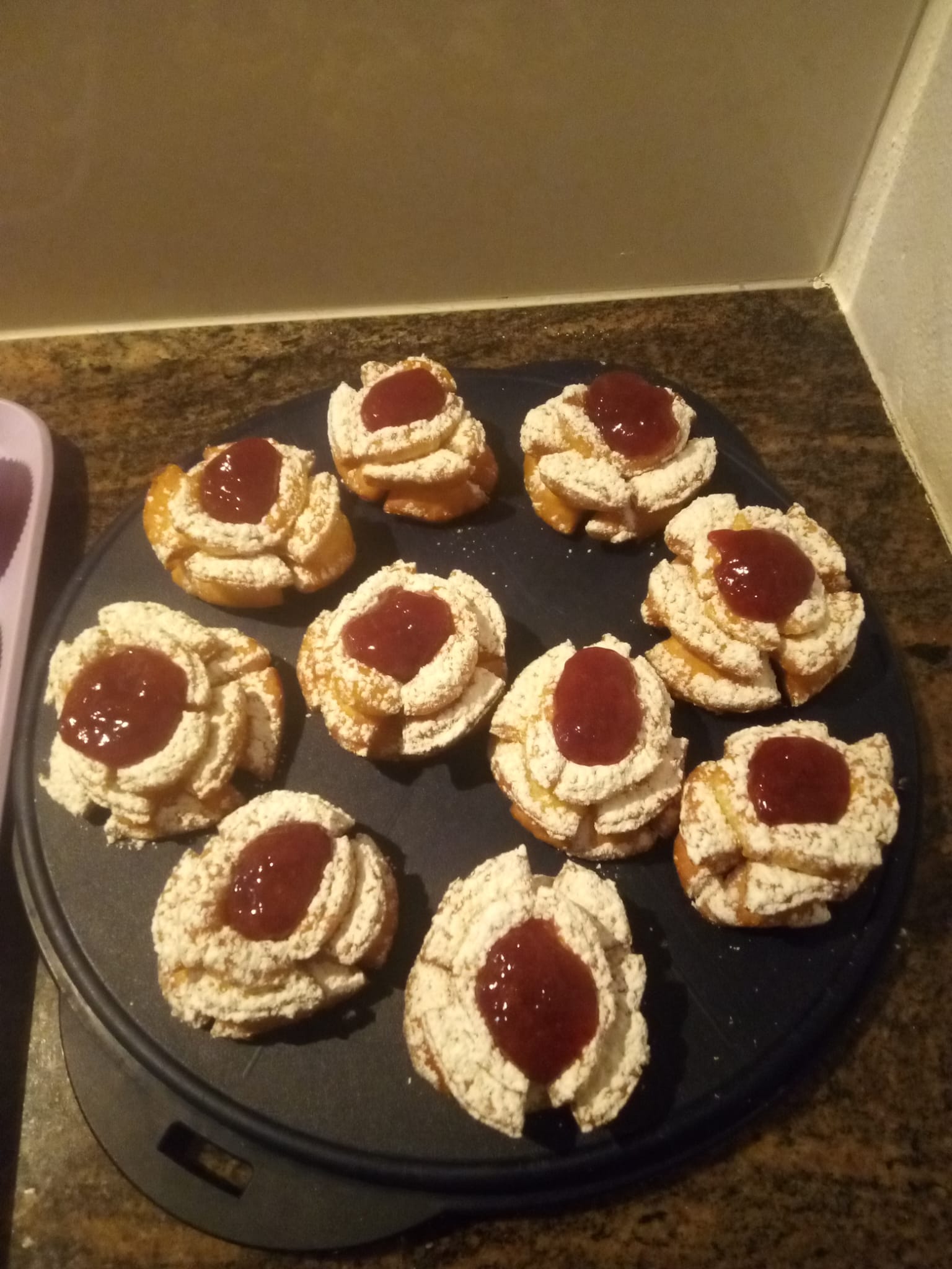 Rosenkrapfen bei Salzburg schmeckt