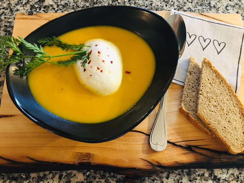 Karottencremesuppe bei Salzburg schmeckt