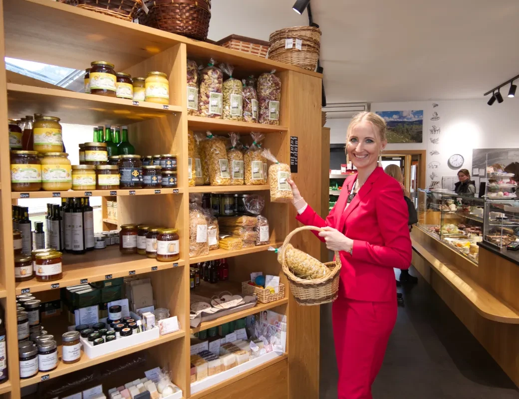 Angelika Pehab im Bauernladen St. Johann