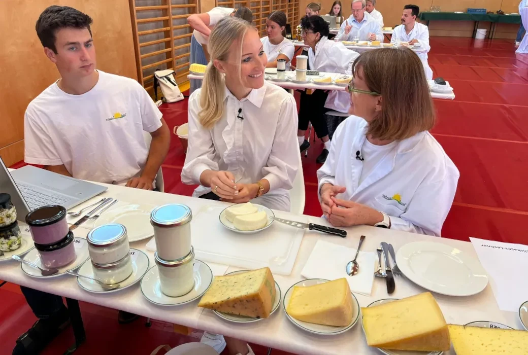 RTS_Angelika Pehab bei der Milchprodukte Verkostung 2025 Winkelhof.
