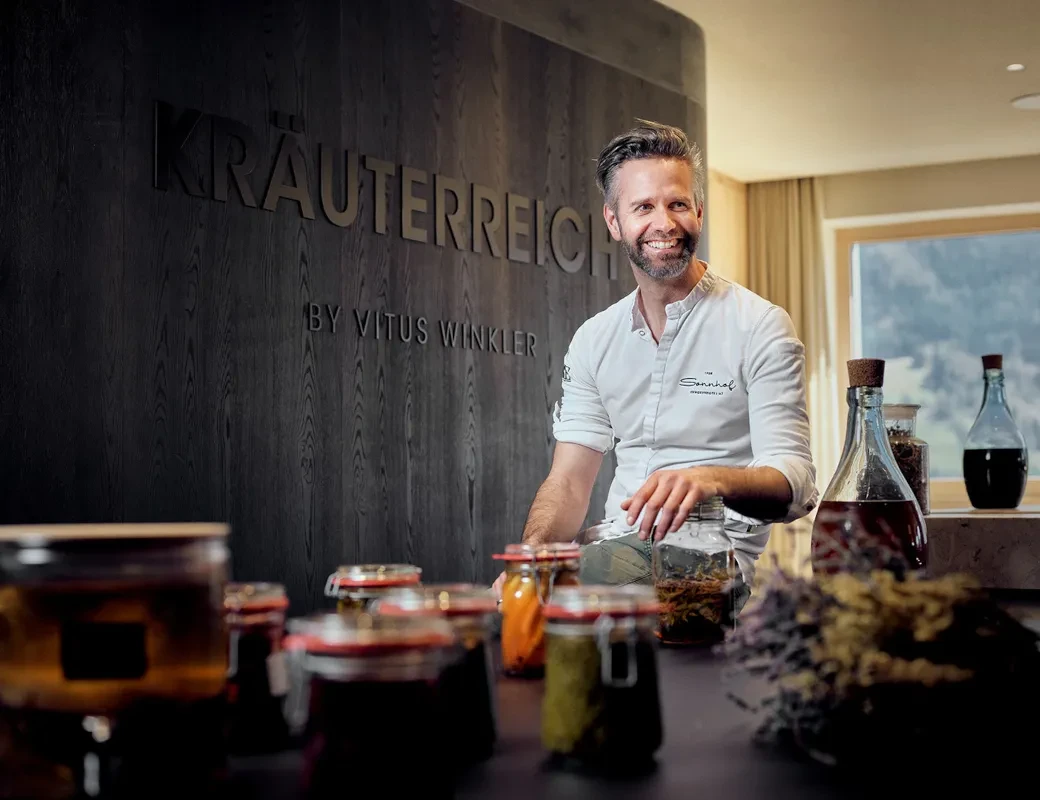 Vitus Winkler in seinem Kräuterreich