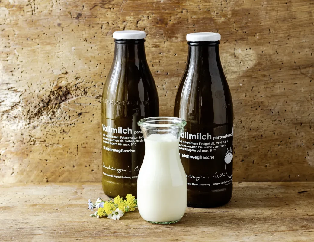 Buachbergmili_Frischmilch in der Flasche