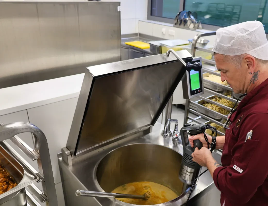 In der Küche der Schwarzenbergkaserne