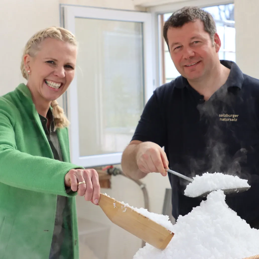 Nicole Leitner zu Besuch in der Salzmanufaktur  Salitri