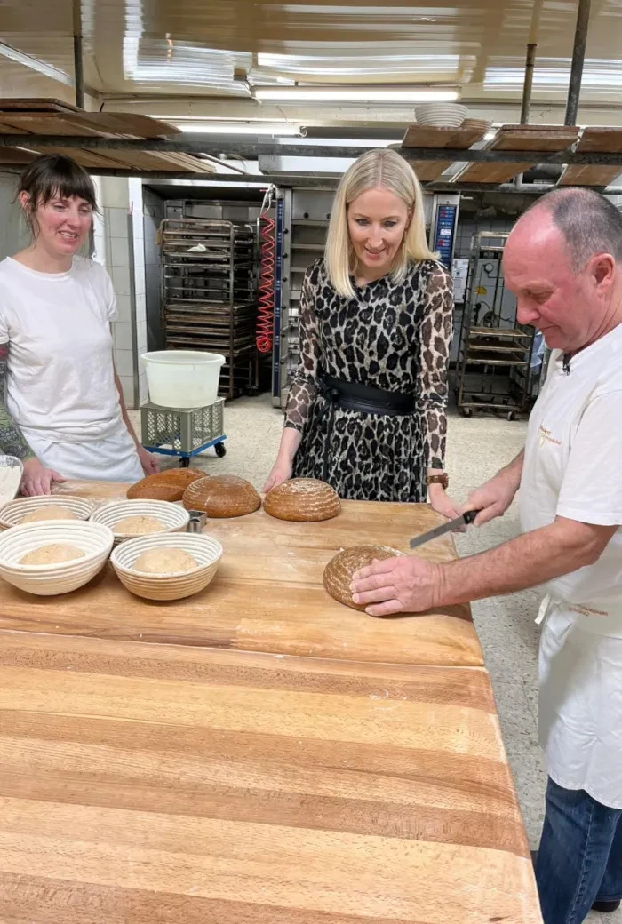 Salzburg schmeckt auf RTS_Angelika Pehab beim Dreh bei der Bäckerei Itzlinger