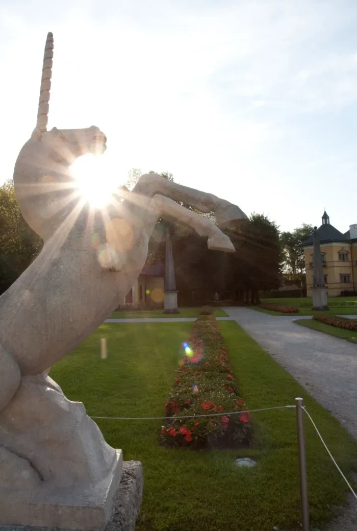 Park von Hellbrunn im Sonnenschein