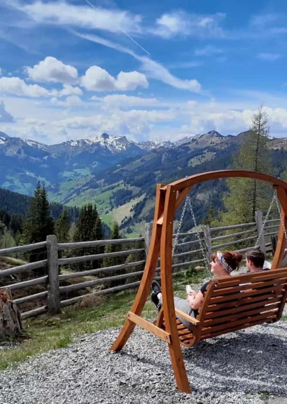 Loosbühelalm aussicht auf Berge Hängesessel