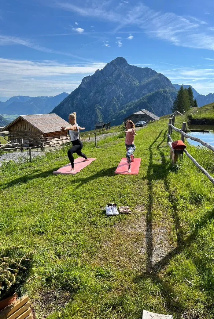 Salzburg schmeckt auf RTS_Rettenegghütte_Yoga auf der Alm