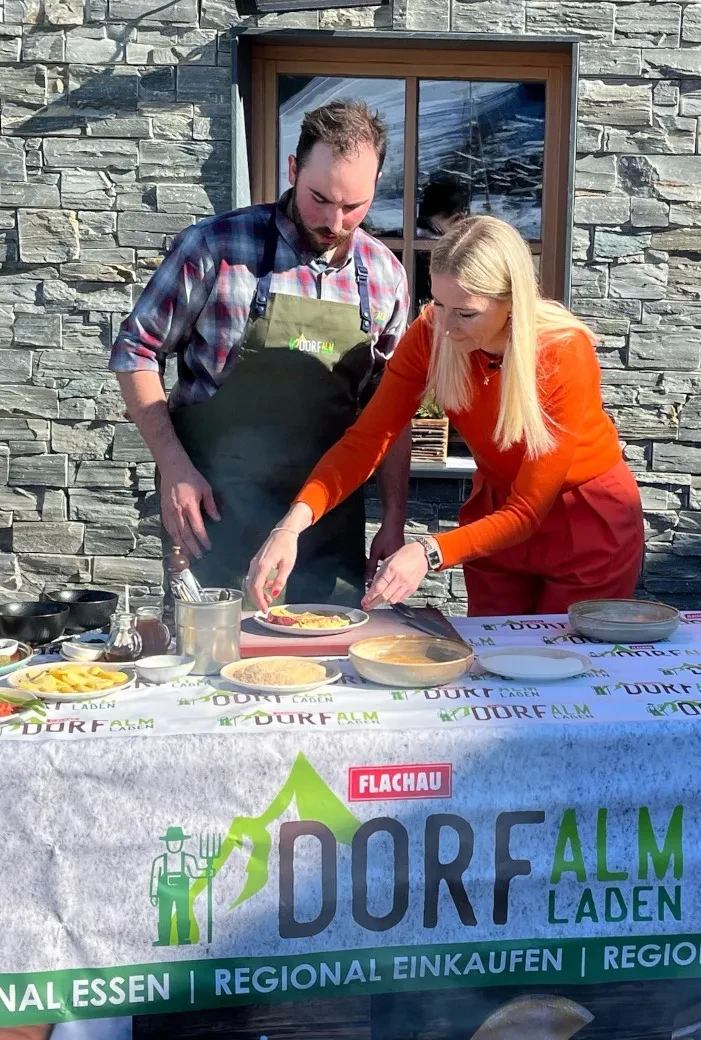 Salzburg schmeckt auf RTS FEB 25_Dorfalm_Zubereitung Mittagessen im Freien
