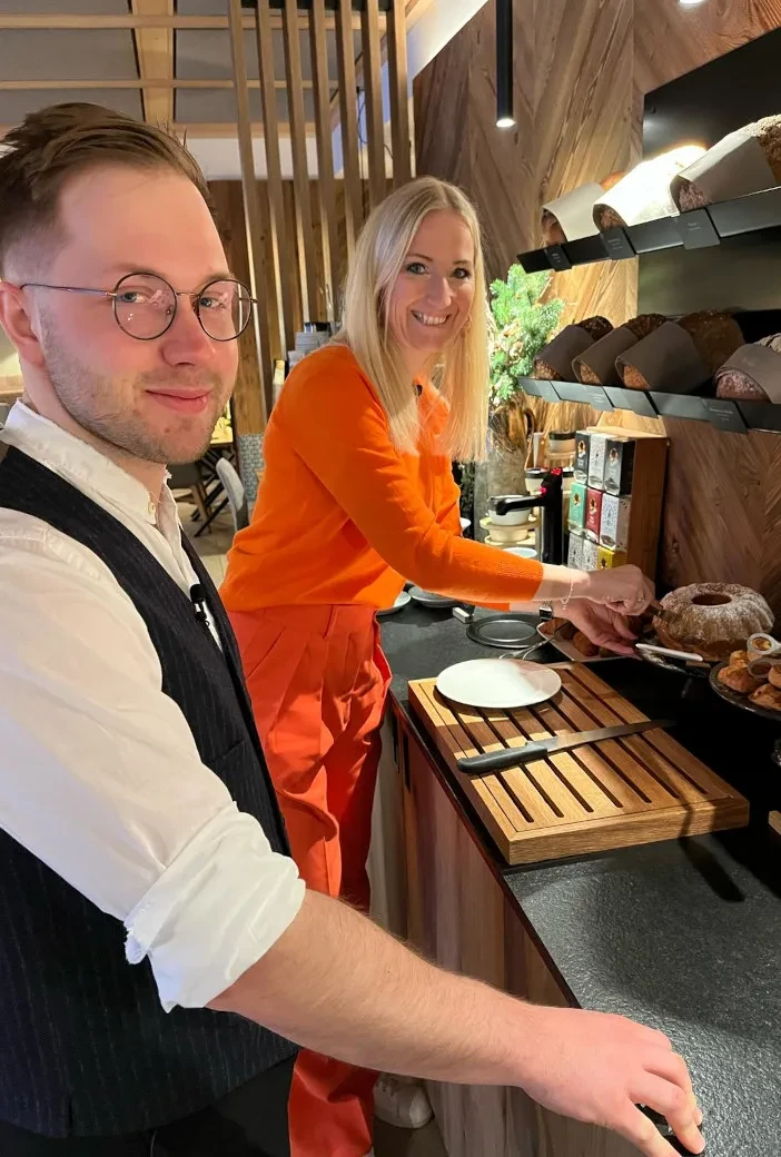 Salzburg schmeckt auf RTS FEB 25_Pongauerhof Angelika Pehab am Frühstücksbuffet