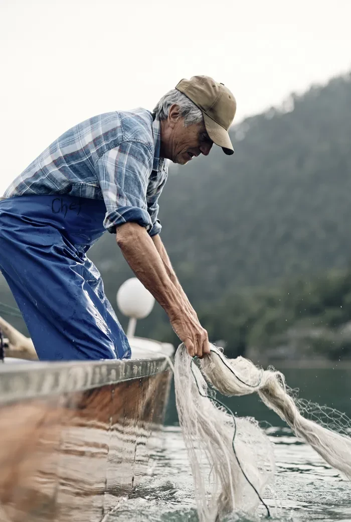 Gasthof Fürberg_ Bernhard Ebner beim Fischen