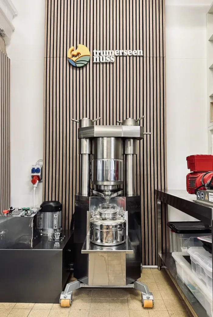 Trumerseen Nuss_Stempelpresse