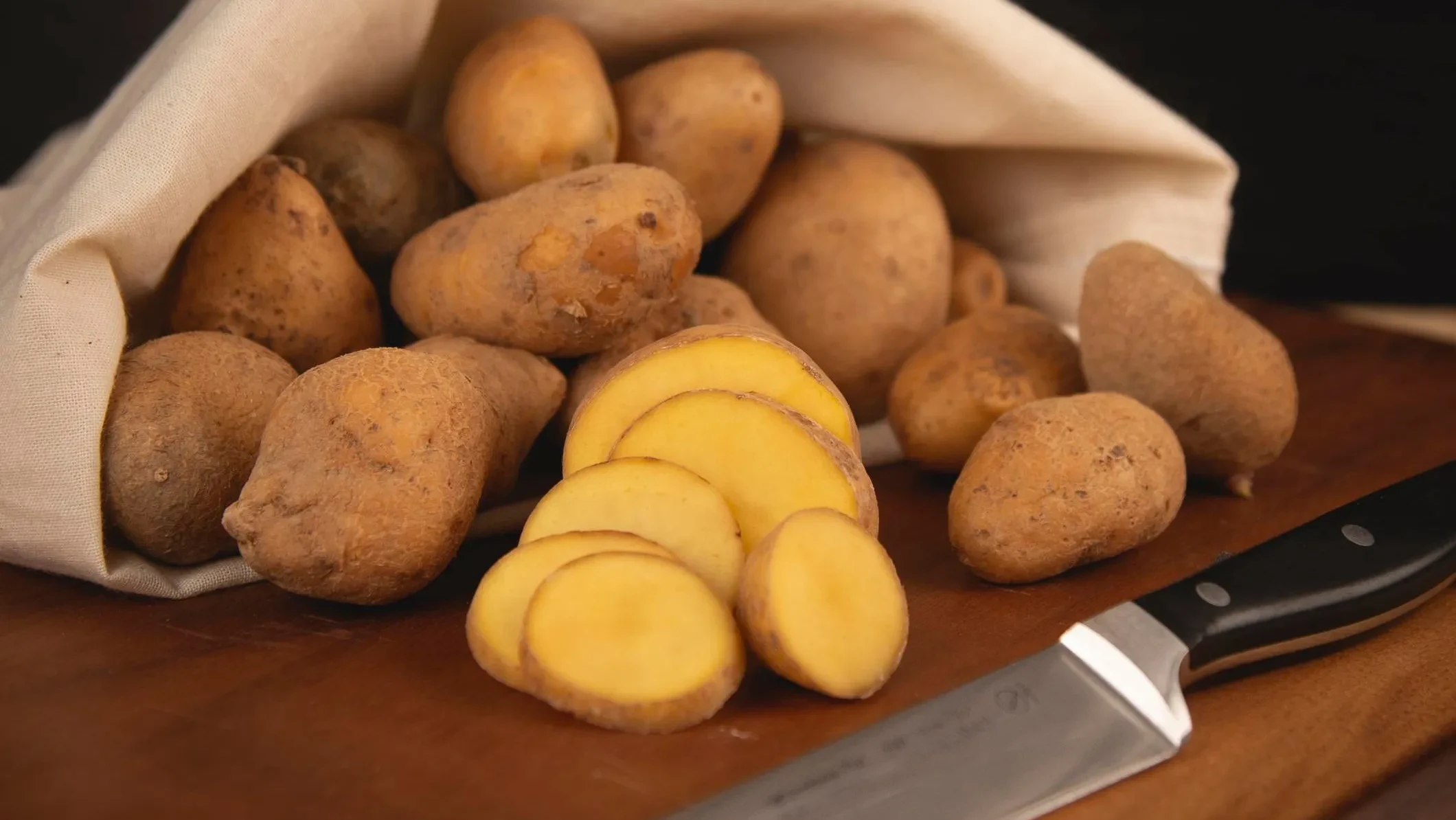 Kartoffeln gelagert im Jutesack