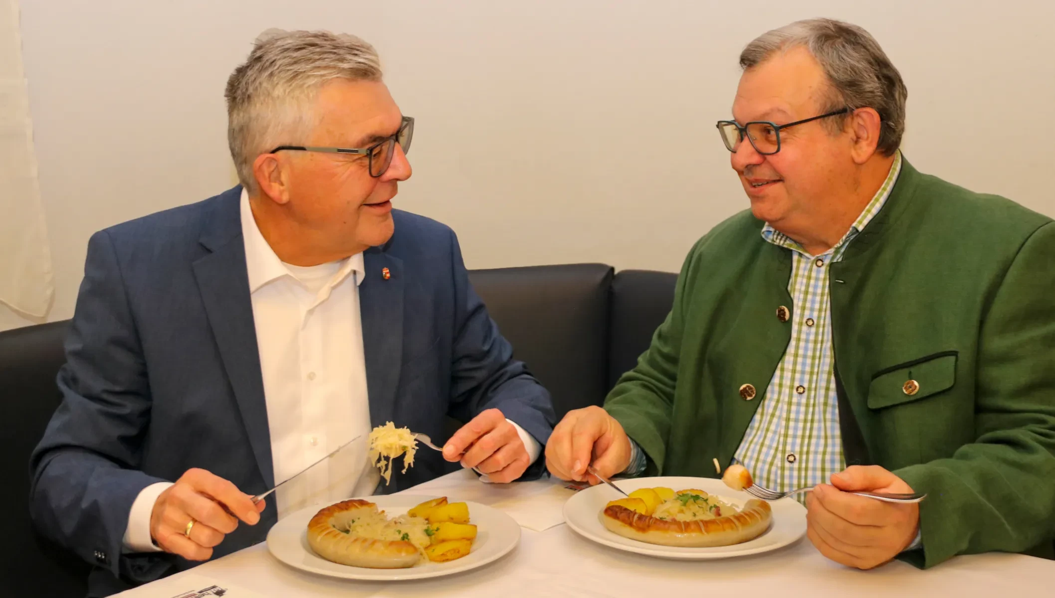 Dorfmetzgerei-Karl_Salzburger Bratwurst_Helmut Karl und LR Schwaiger