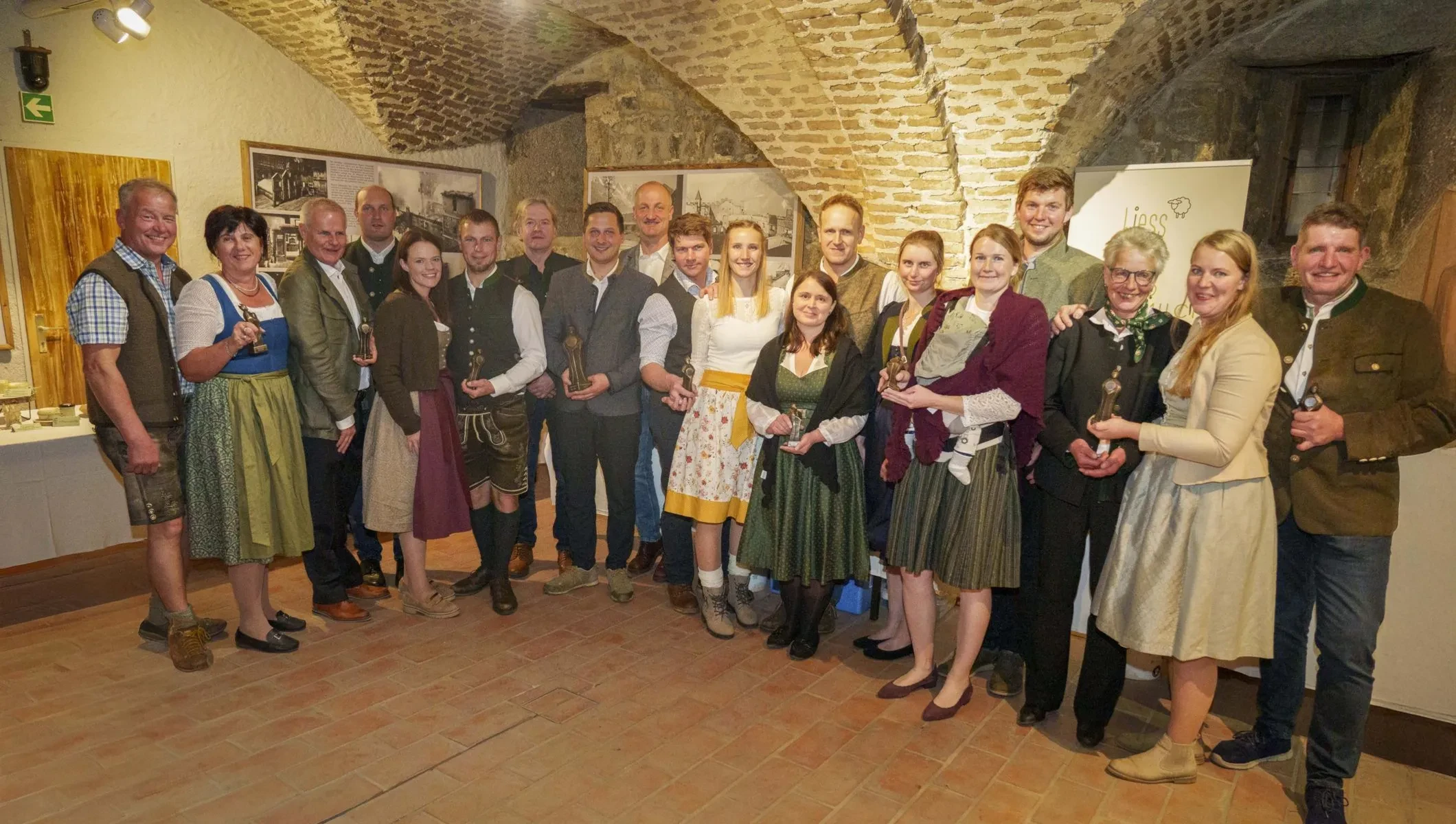 alle Theodulsieger 2025 bei der Verleihung auf Burg Hohenwerfen