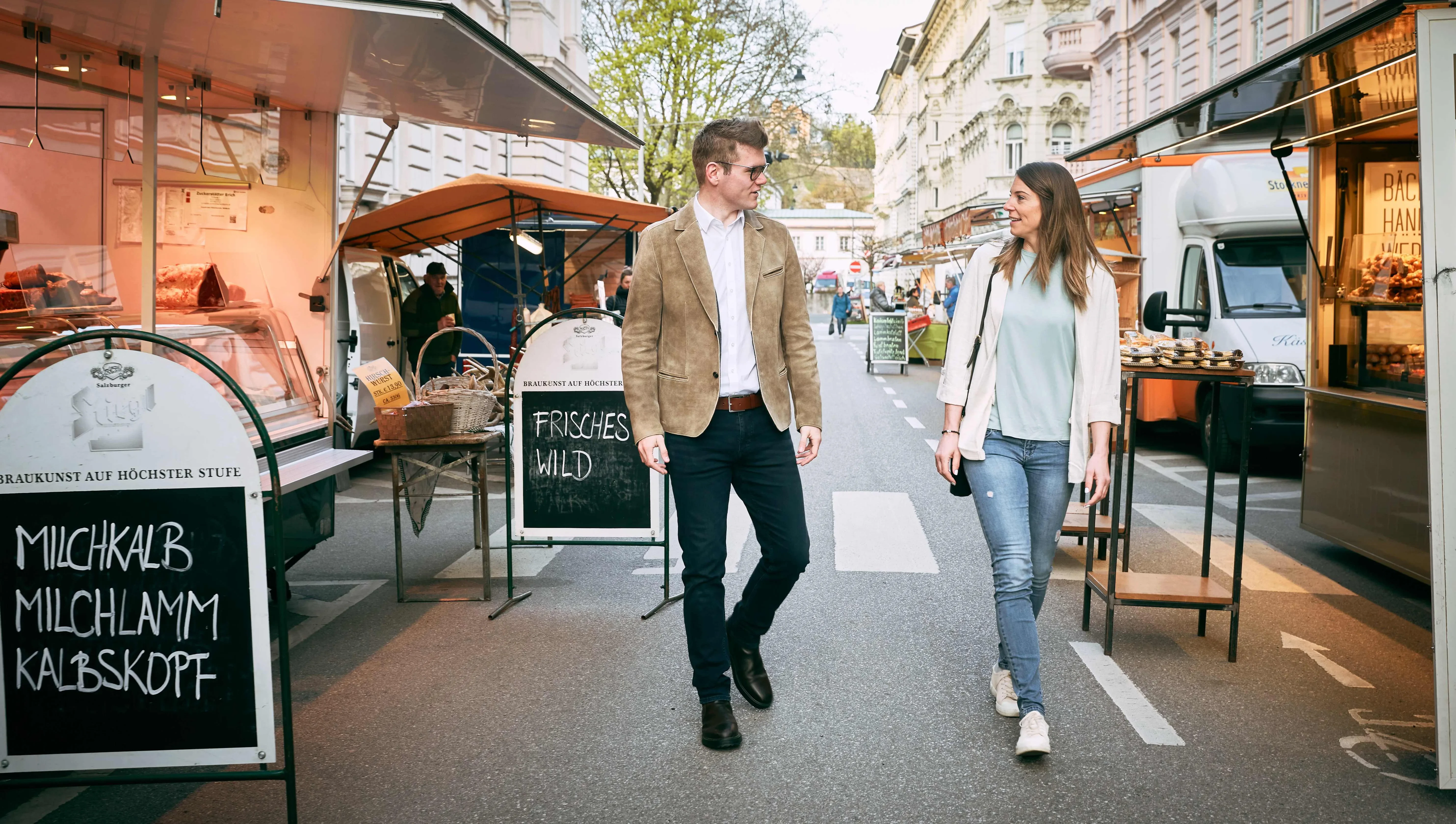 Markttag Donnerstag: Miriam Puchner und Maximilian Aigner spazieren durch die Schranne 