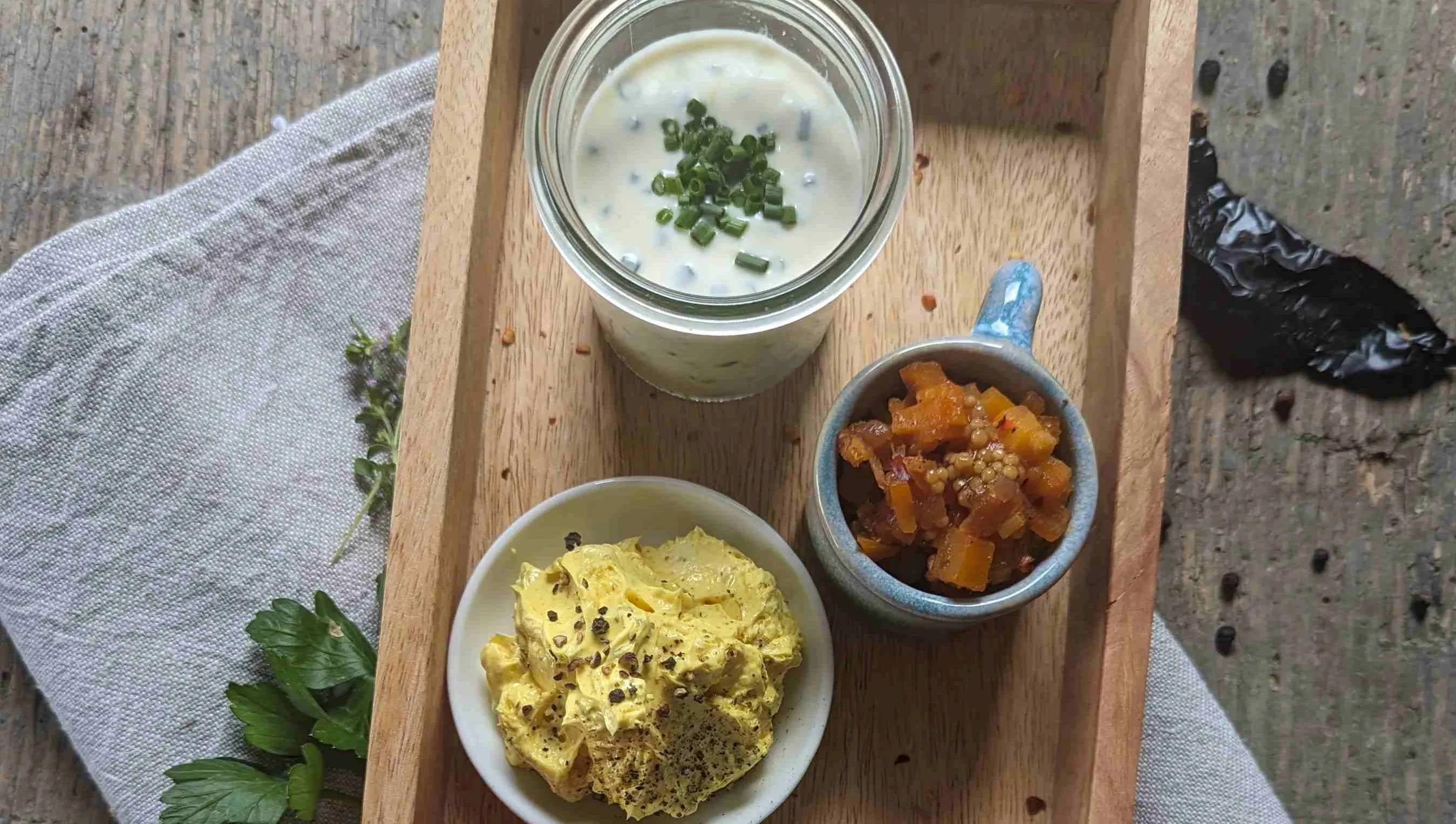 Dip Butter Chutney Suacen zum Grillen