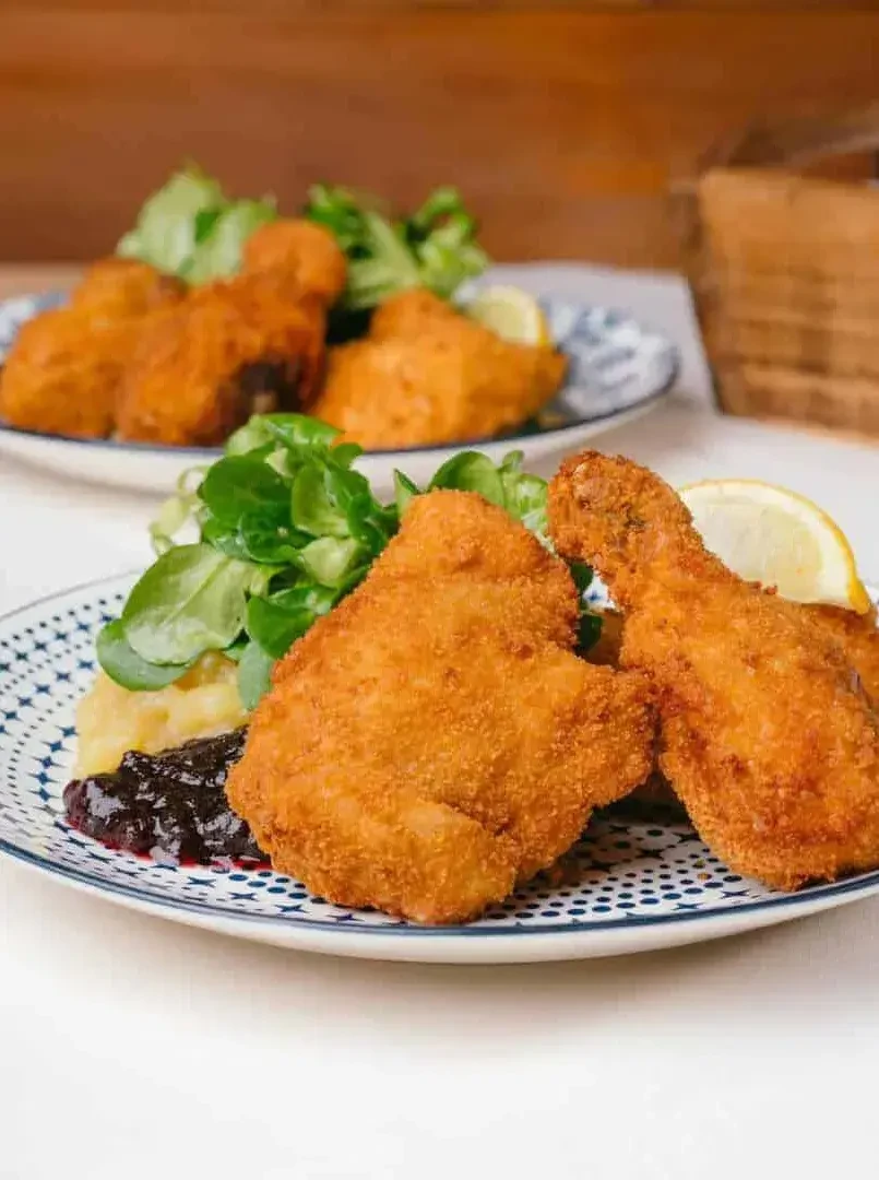 gebackenes Huhn mit Karoffel-Vogerlsalat