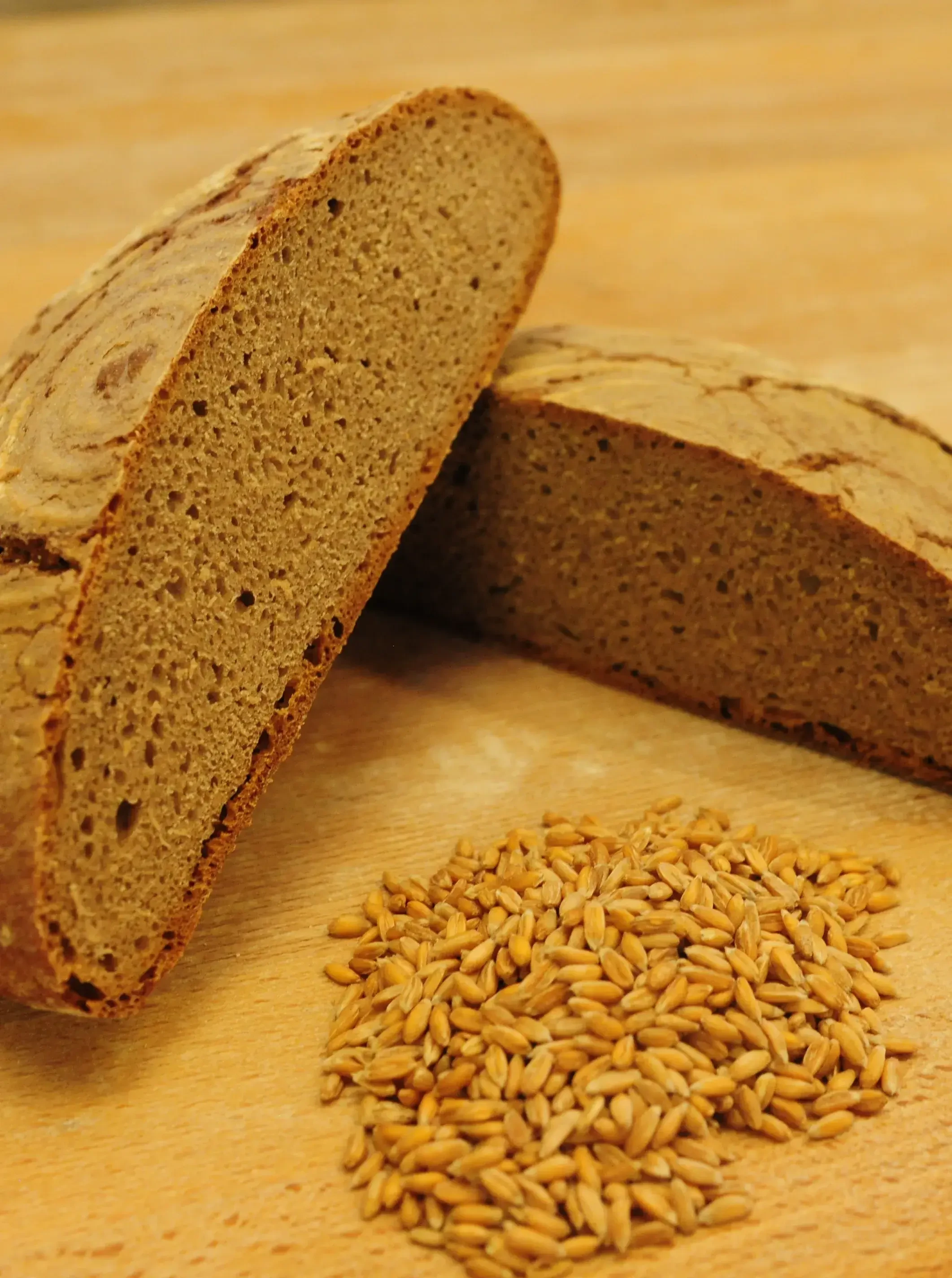 Bäckerei Steinbauer frisches Brot mit Getreide