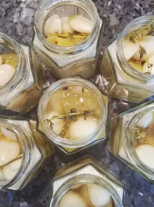 Eingelegter Knoblauch