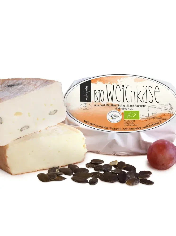 Weichkäse mit Kürbiskernen