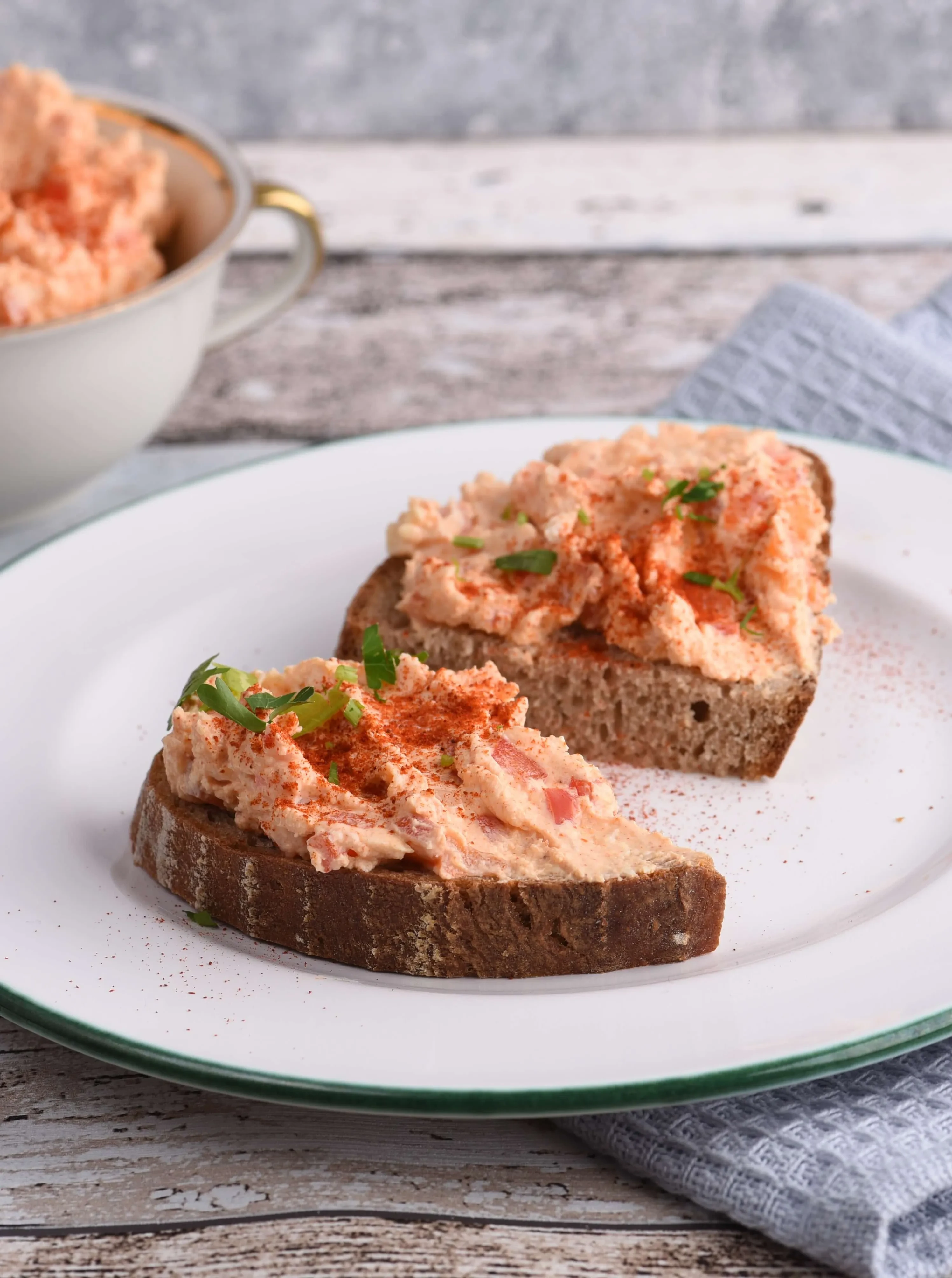 Dinkel-Roggenbrot mit Liptauer