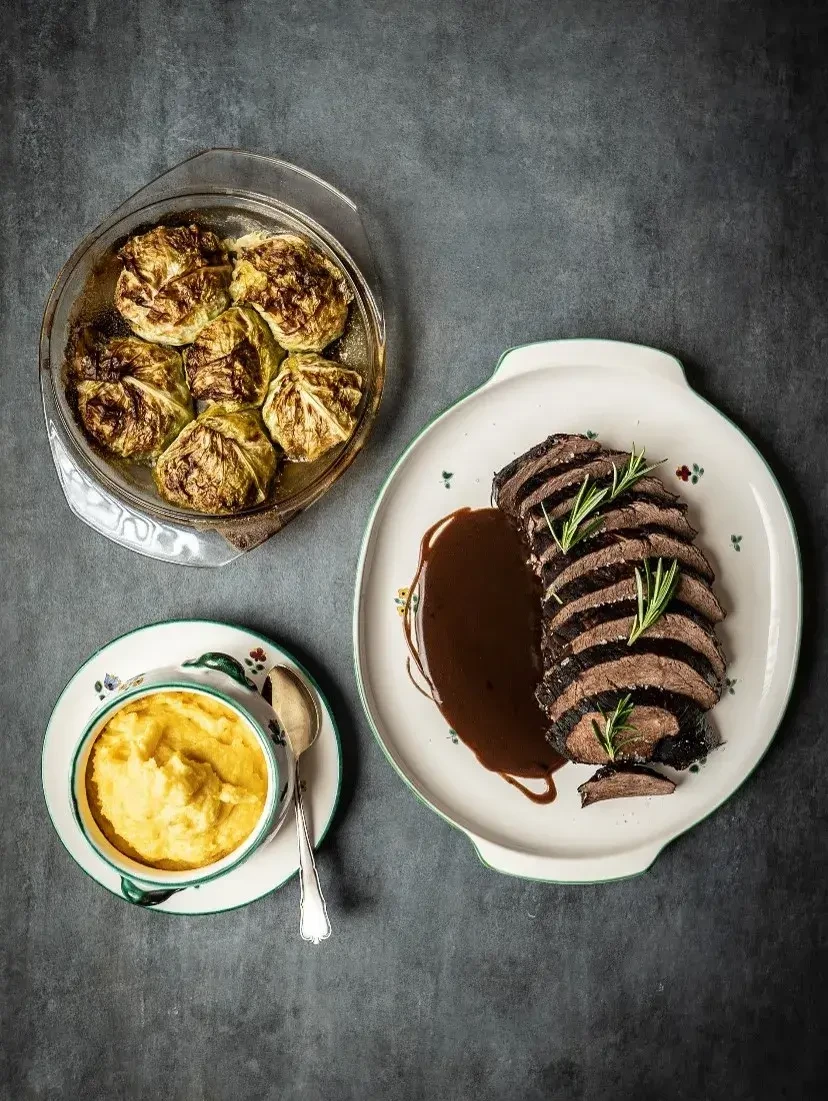 Rinderbraten mit Wirsingknödel und Rahmpolenta