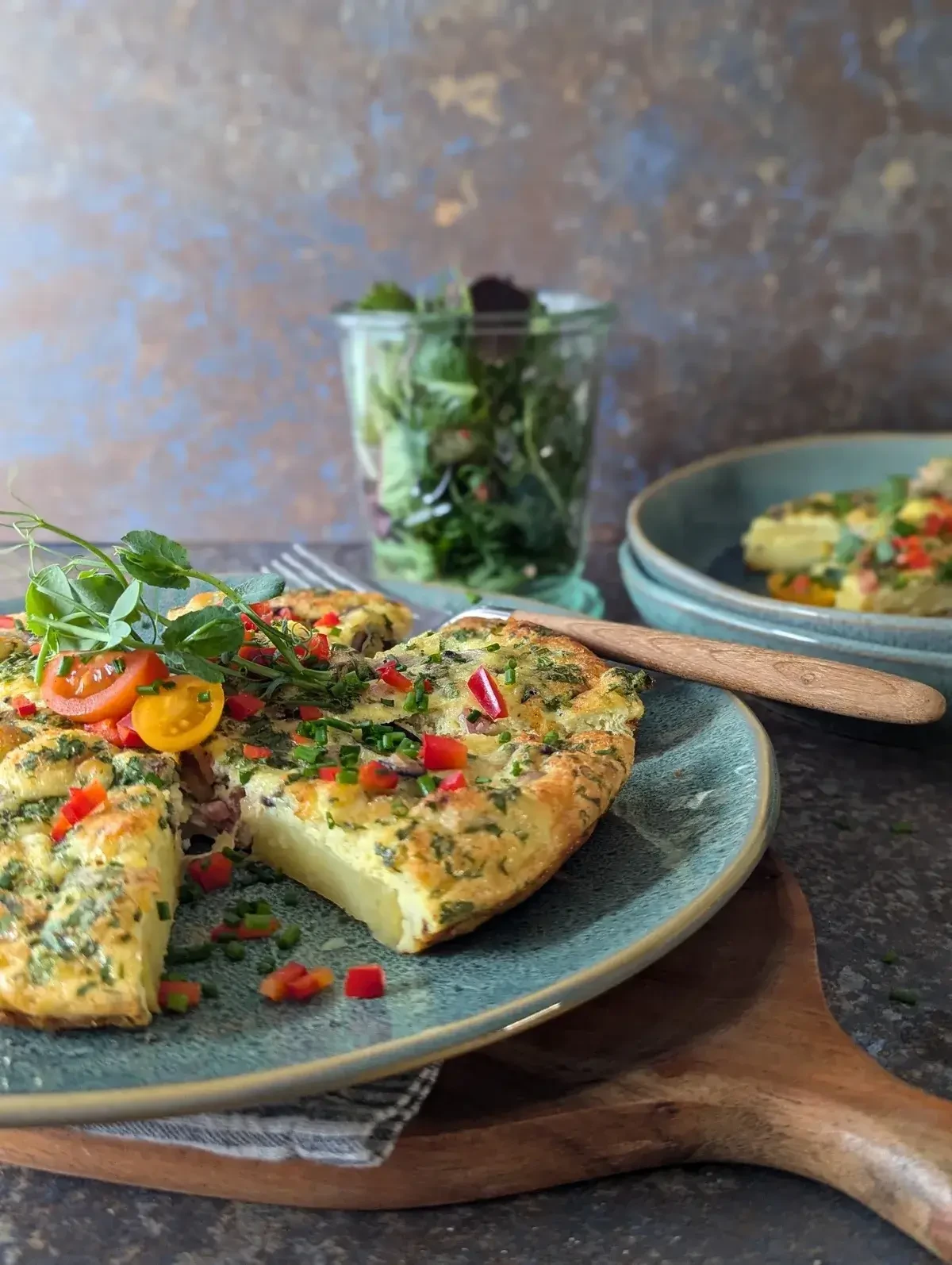Frittata auf Teller angerichtet