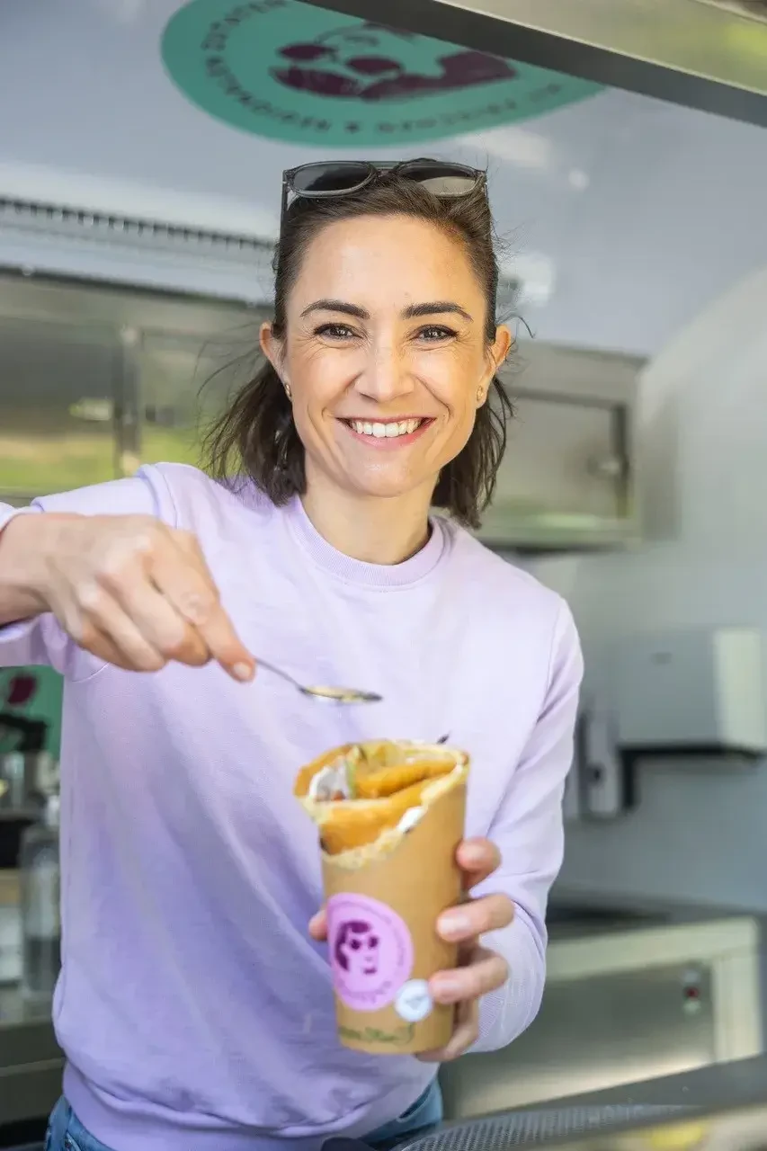 Elisabeth Eisl mit Crepes