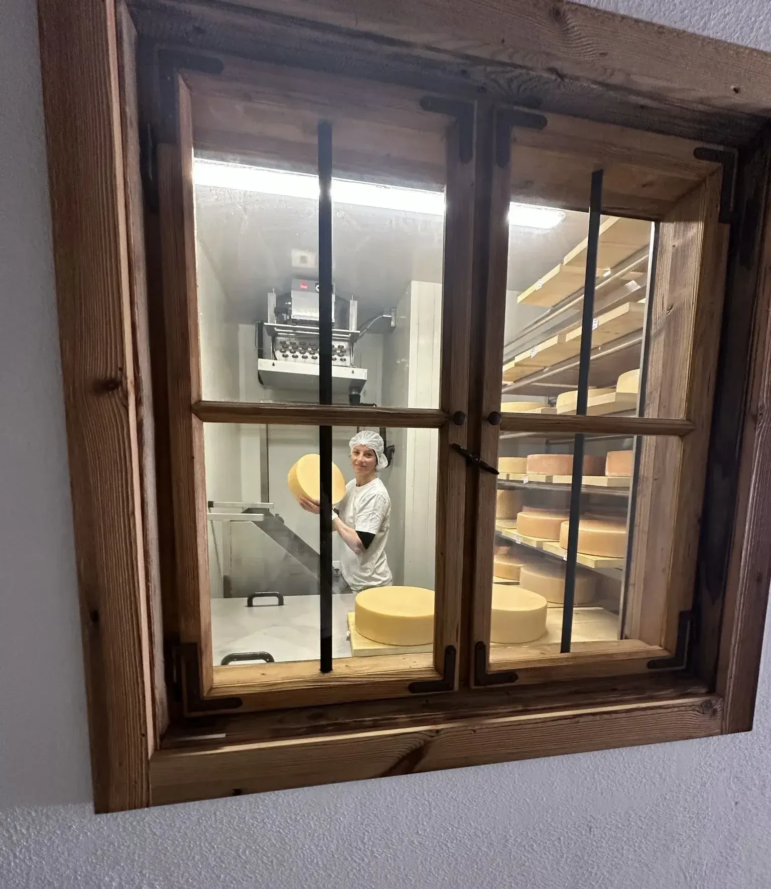 Scheiberhof Käserei durch Fenster